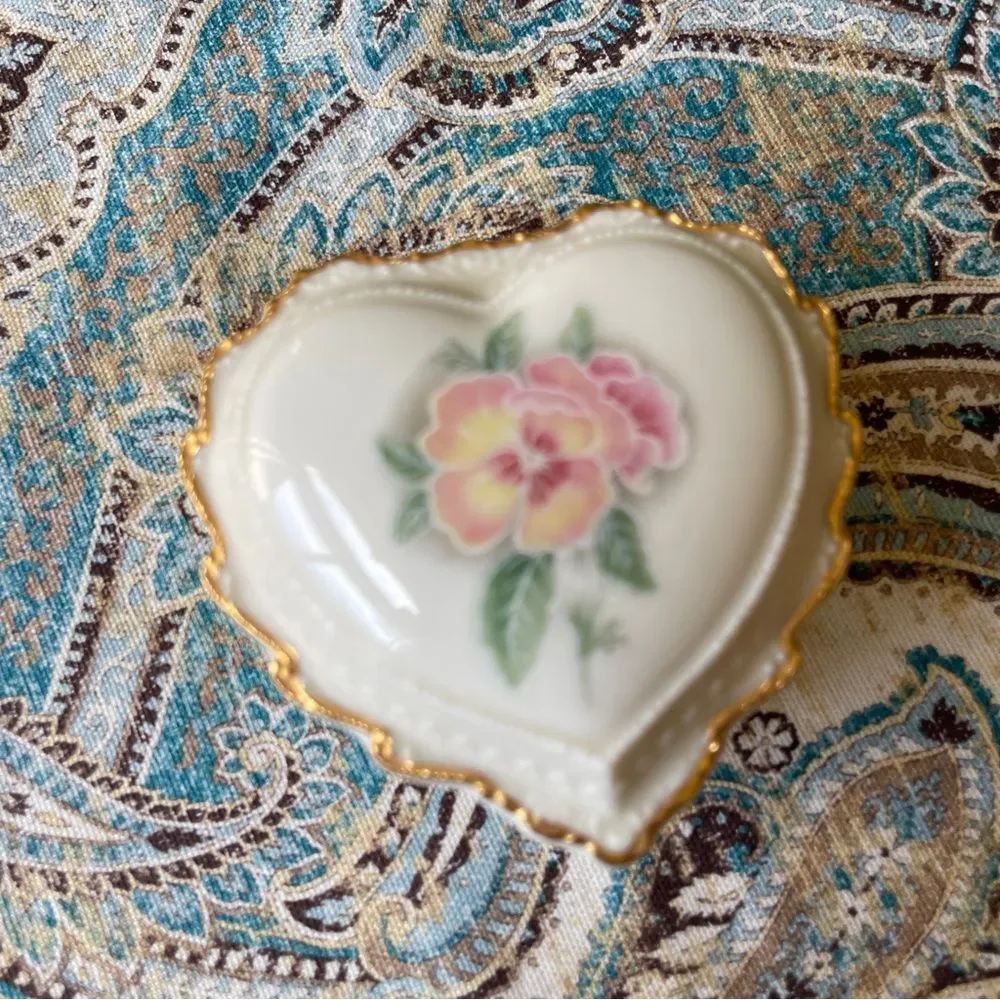 Heritage House Celebration Of Love Heart Music Box Porcelain Trinket Vintage